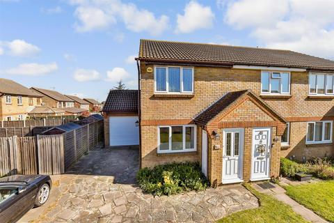 2 bedroom end of terrace house for sale, Drakes Close, Upchurch ME9