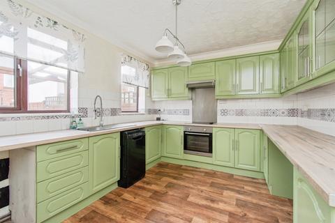 3 bedroom semi-detached house for sale, Whincop Avenue, Castleford