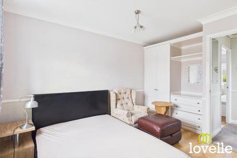 2 bedroom semi-detached house to rent, Charlstown Way, Hull HU9