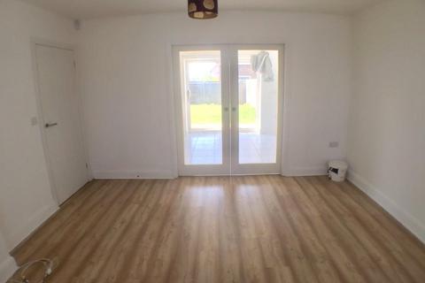 3 bedroom semi-detached house to rent, Grasmere Road, Luton, Bedfordshire, LU3