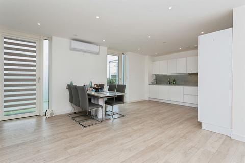 3 bedroom apartment for sale, Perceval Square, HARROW