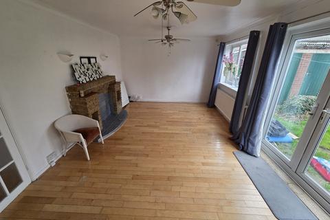 3 bedroom semi-detached house to rent, Percheron Drive, LUTON, LU4