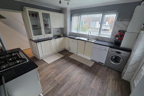 3 bedroom semi-detached house to rent, Percheron Drive, LUTON, LU4