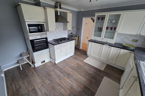 3 bedroom semi-detached house to rent, Percheron Drive, LUTON, LU4