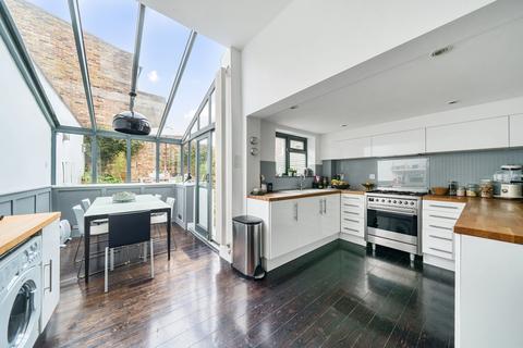 3 bedroom townhouse to rent, Cornwallis Road London N19