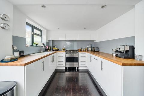 3 bedroom townhouse to rent, Cornwallis Road London N19