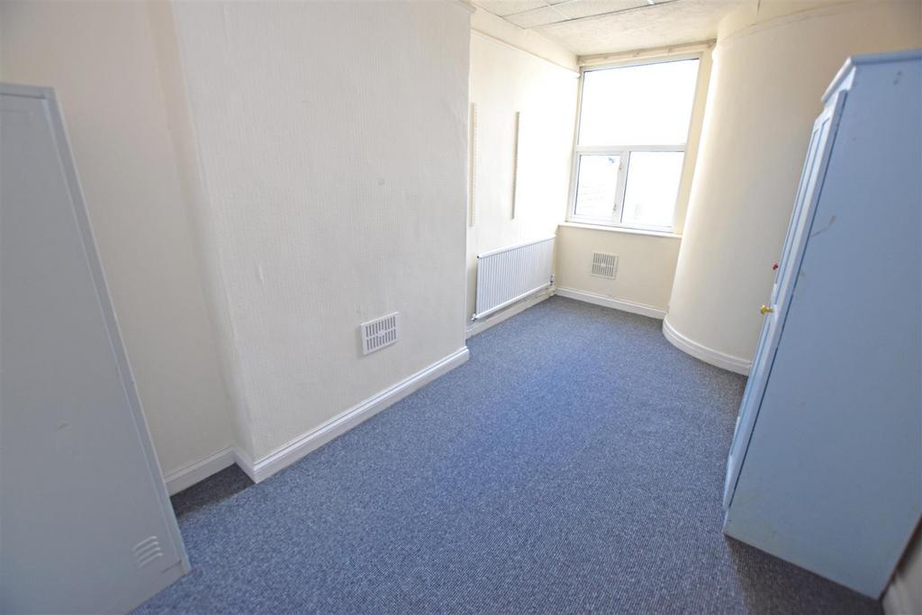 Middle Room.jpg
