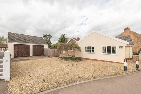 4 bedroom detached bungalow for sale, North Street, Owston Ferry, Doncaster, DN9 1RT