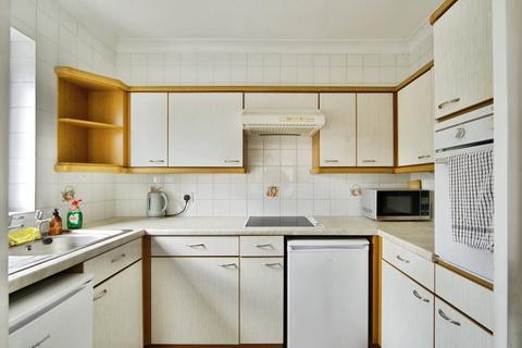 undefined, Avenue Road, London, N14