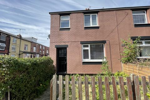 3 bedroom end of terrace house to rent, East End Park, Leeds, West Yorkshire, LS9