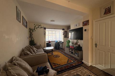 3 bedroom semi-detached house to rent, Bedfont Lane,  Feltham,  TW14
