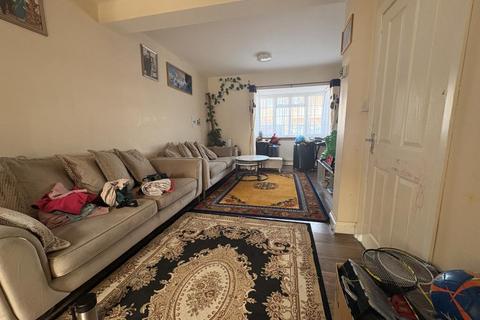 3 bedroom semi-detached house to rent, Bedfont Lane,  Feltham,  TW14