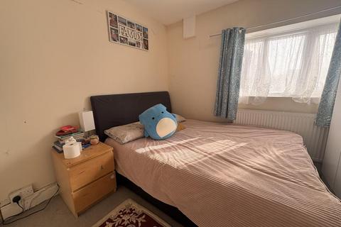 3 bedroom semi-detached house to rent, Bedfont Lane,  Feltham,  TW14