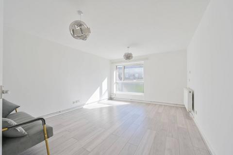 1 bedroom flat for sale, Lambert Court, Bushey, WD23