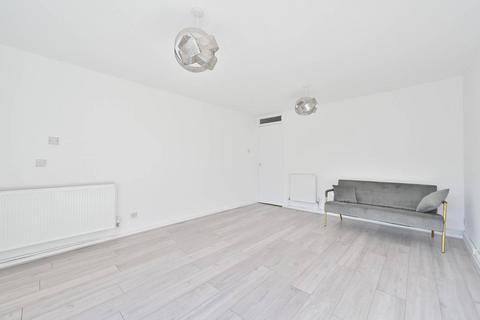 1 bedroom flat for sale, Lambert Court, Bushey, WD23