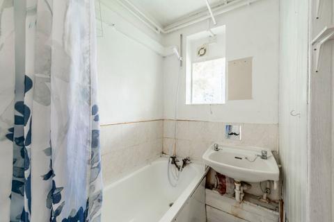 2 bedroom flat to rent, Pinner Grove, Pinner, HA5