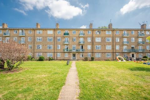 2 bedroom flat to rent, Pinner Grove, Pinner, HA5