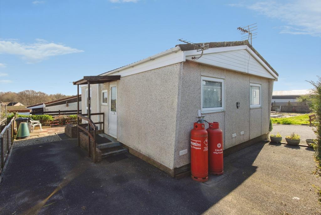 2 bedroom detached house for sale