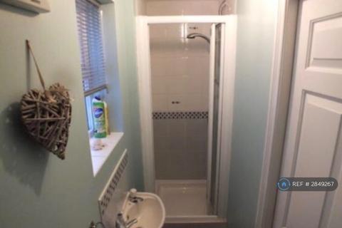 Studio to rent, Addington Way, Tividale, Oldbury, B69