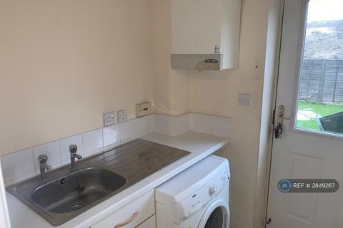 Studio to rent, Addington Way, Tividale, Oldbury, B69