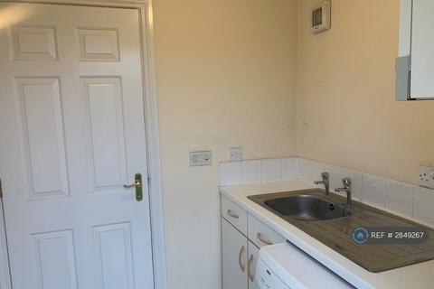Studio to rent, Addington Way, Tividale, Oldbury, B69