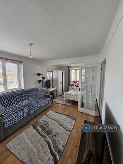 2 bedroom flat to rent, Moree Way, London, N18