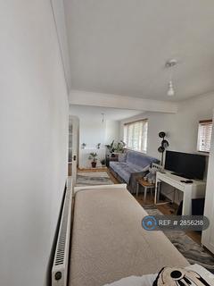 2 bedroom flat to rent, Moree Way, London, N18