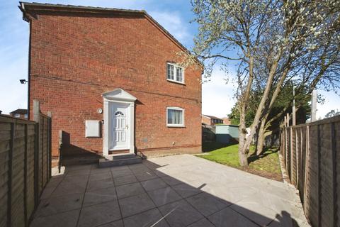 1 bedroom house for sale, Nayland Close, Luton