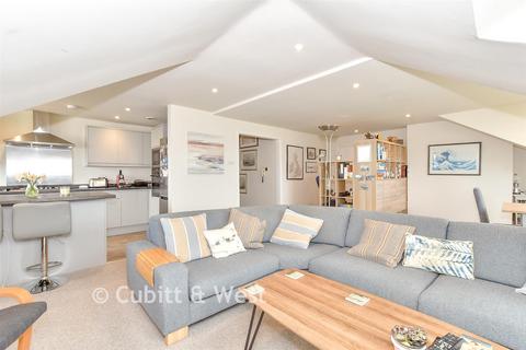 2 bedroom apartment for sale, Balmoral Court, Southsea PO5