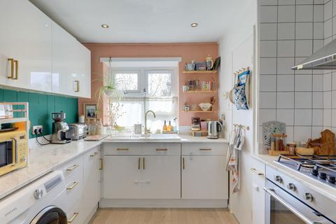 2 bedroom flat for sale, Southbrook Road, Hither Green, SE12