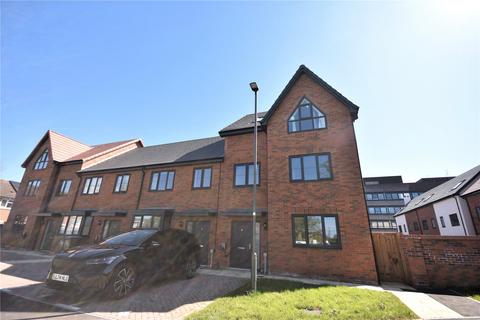 4 bedroom terraced house to rent, Francis Avenue, Buckinghamshire HP21