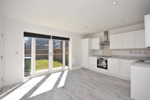 4 bedroom terraced house to rent, Francis Avenue, Buckinghamshire HP21