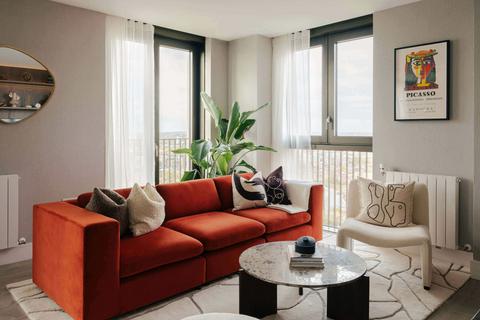 3 bedroom penthouse for sale, TwelveTrees Park, Westham, Woods Walk, London E16