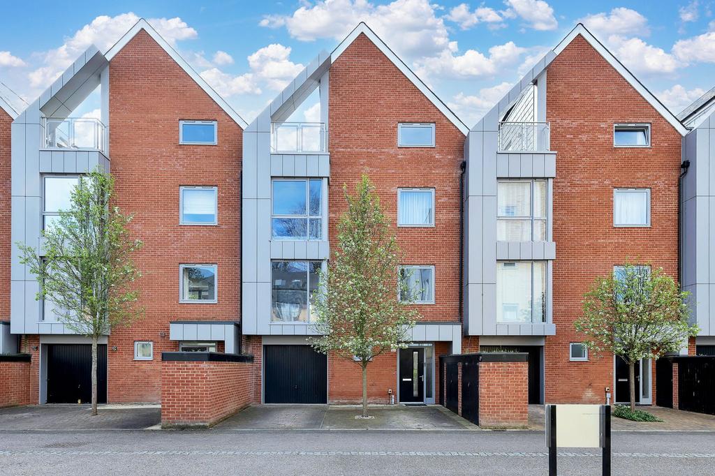 4 bedroom terraced house for sale