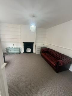 3 bedroom semi-detached house to rent, Thornbury Road, Isleworth TW7