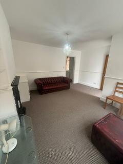3 bedroom semi-detached house to rent, Thornbury Road, Isleworth TW7