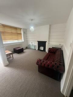 3 bedroom semi-detached house to rent, Thornbury Road, Isleworth TW7