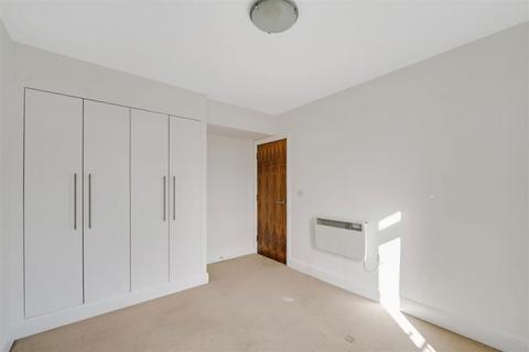 undefined, 136a Walton Road, East Molesey, Surrey, KT8 0HP