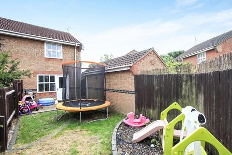2 bedroom semi-detached house to rent, Honeysuckle Court, Peterborough