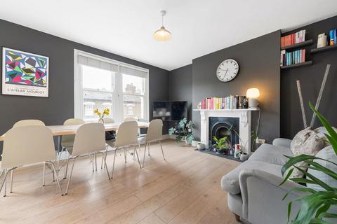 3 bedroom flat for sale, Saltoun Road, SW2