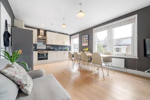 3 bedroom flat for sale, Saltoun Road, SW2