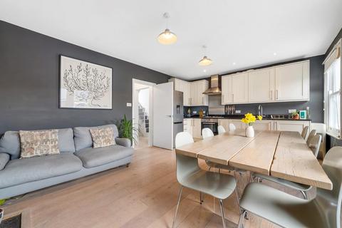 3 bedroom flat for sale, Saltoun Road, SW2