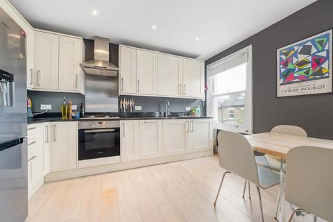 3 bedroom flat for sale, Saltoun Road, SW2