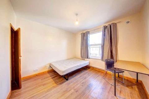 3 bedroom semi-detached house for sale, Villiers Road, Kingston KT1