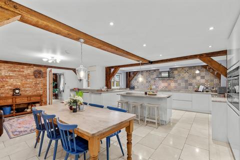 3 bedroom barn conversion for sale, 9 Pearce Courtyard, Oakley HP18