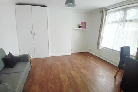 2 bedroom house to rent, Langley Crescent, Dagenham, RM9
