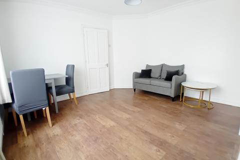 2 bedroom house to rent, Langley Crescent, Dagenham, RM9
