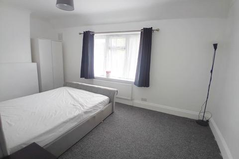 2 bedroom house to rent, Langley Crescent, Dagenham, RM9
