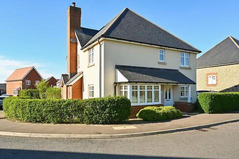 4 bedroom detached house for sale, Robin Way, Hailsham BN27