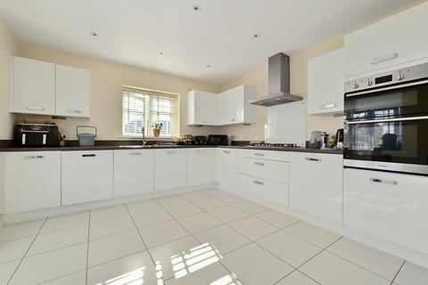 4 bedroom detached house for sale, Robin Way, Hailsham BN27